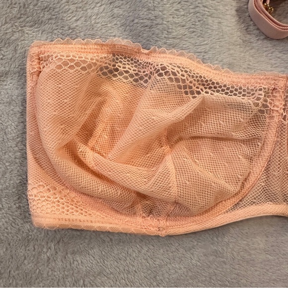 [ 2 FOR $35 ] VICTORIA’S SECRET STRAPLESS UNLINED PEACH MESH BRA - Picture 2 of 4